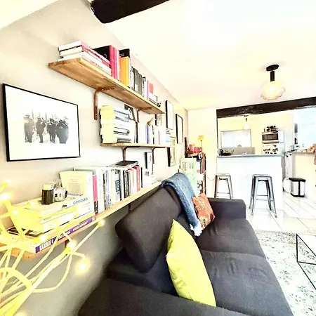 4 Personnes Situe Dans Le Coeur Du Centre *