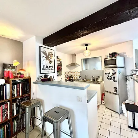 4 Personnes Situe Dans Le Coeur Du Centre Daire *